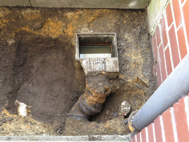 Ulrich Simons - Gartenabfluss